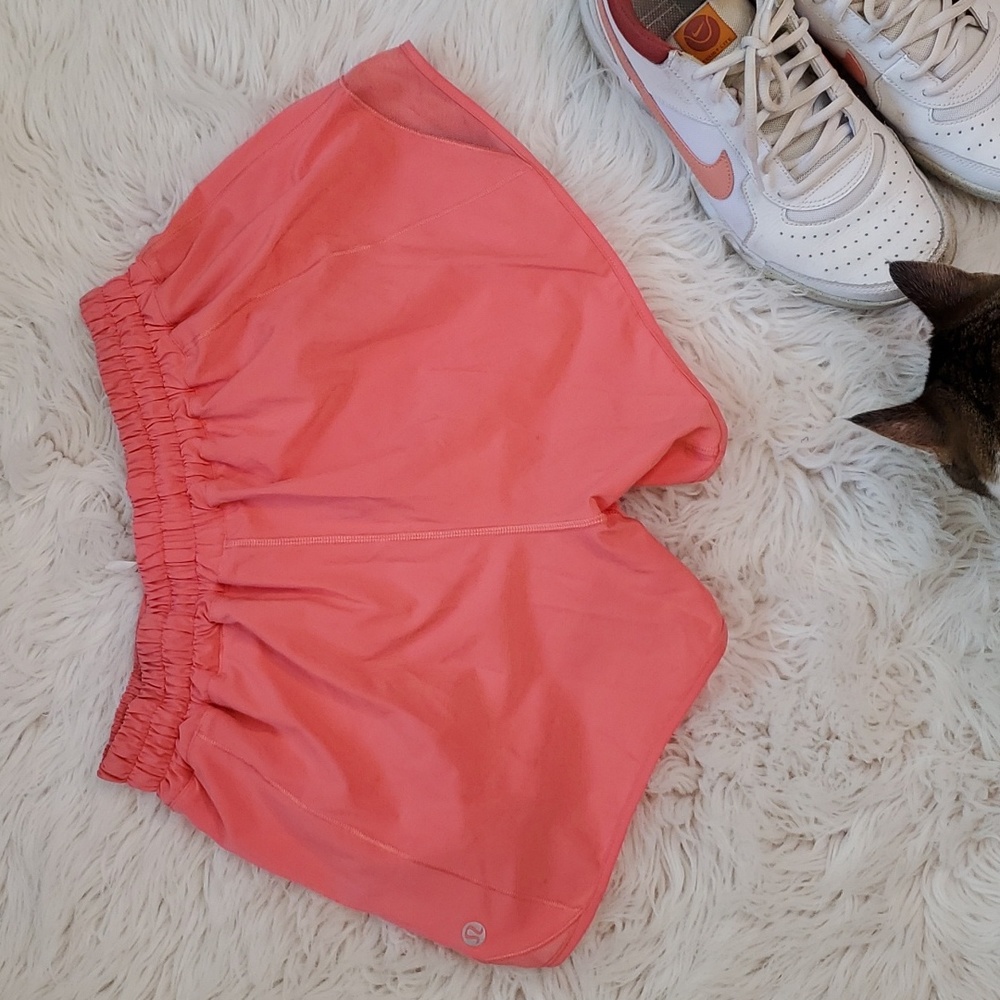 Lululemon 🙌🏻 Low Rise 4" running shorts, size 6